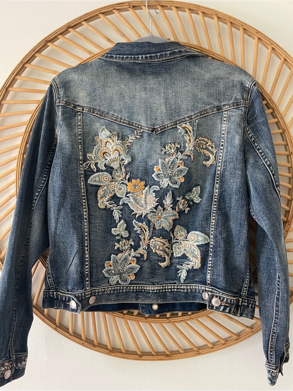 Grace brand Embroidered Floral Denim Jacket - Blue size medium